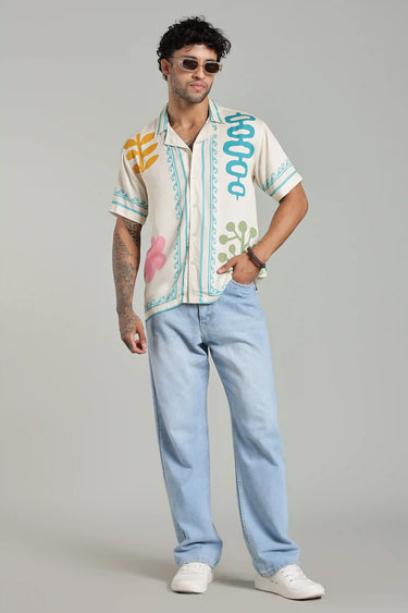 A MAN WEARING THE OASIS PRINT SHIRT FOR MEN BY LYVN